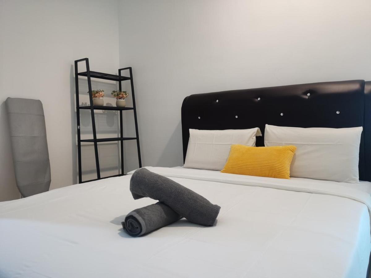 Family Suites At Mansion One By Maj George Town Exterior foto